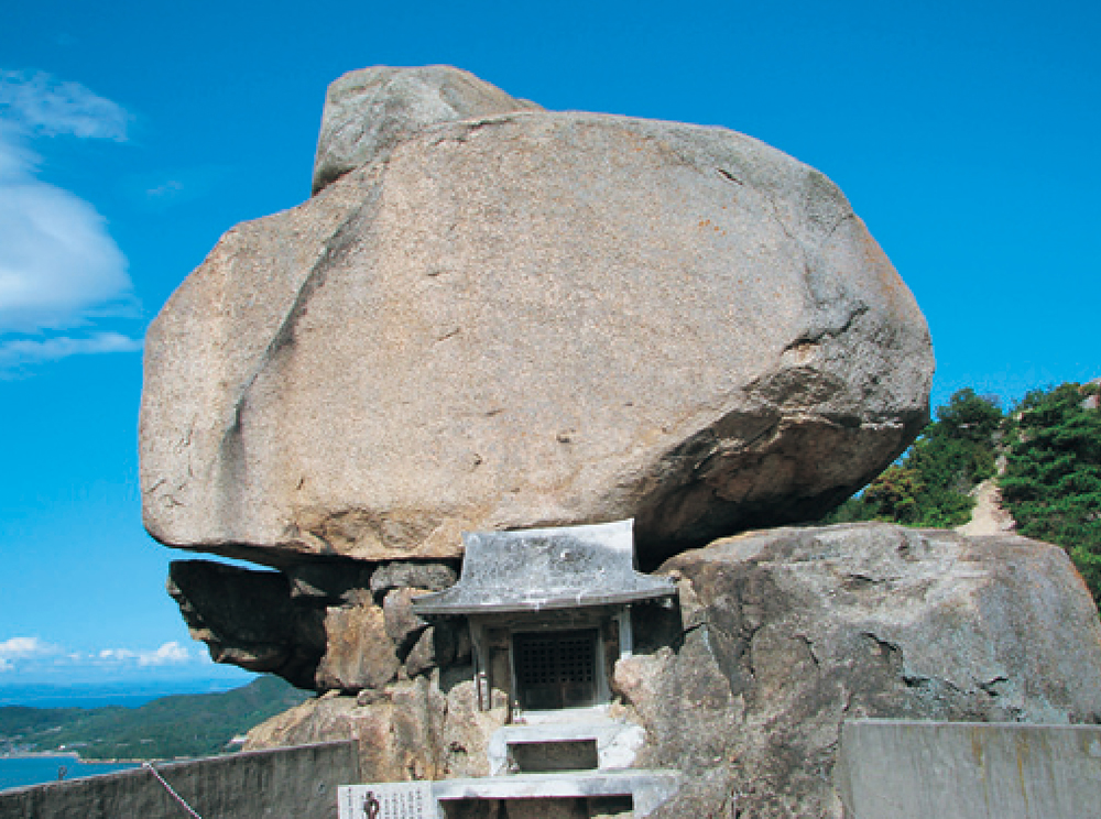 小瀬の重ね岩